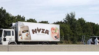 Áustria: Polícia tenta localizar dono de camião com corpos de refugiados