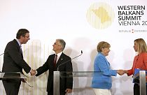 Crisi dei migranti al summit di Vienna, Mogherini: "Serve un approccio europeo"