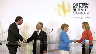 Crisi dei migranti al summit di Vienna, Mogherini: "Serve un approccio europeo"