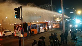 شیلی؛ اعتراض رانندگان کامیون به آتش زدن خودروهایشان توسط یک گروه معترض