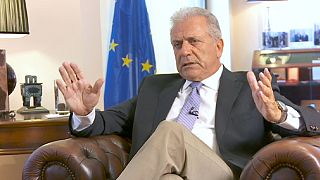 Ο Έλληνας Επίτροπος στην ΕΕ Δ. Αβραμόπουλος εφ' όλης της ύλης στο euronews