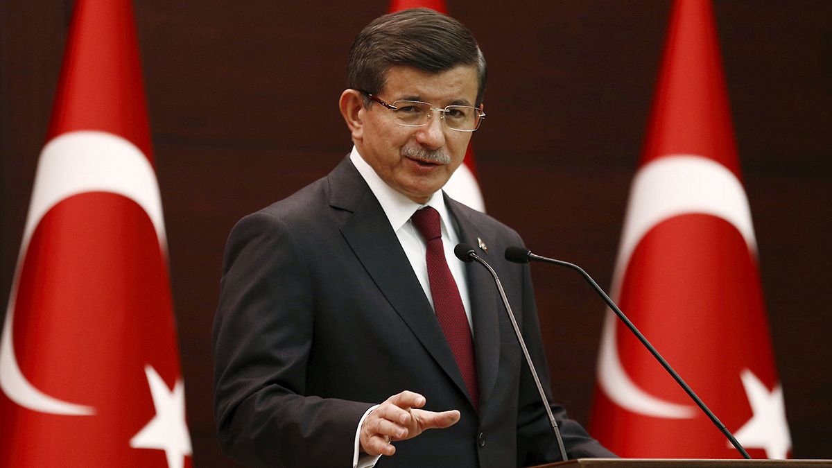 Turquia: Dois ministros pró-curdos no novo governo provisório