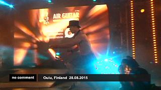 Finlandia : Concurso de guitarra invisible