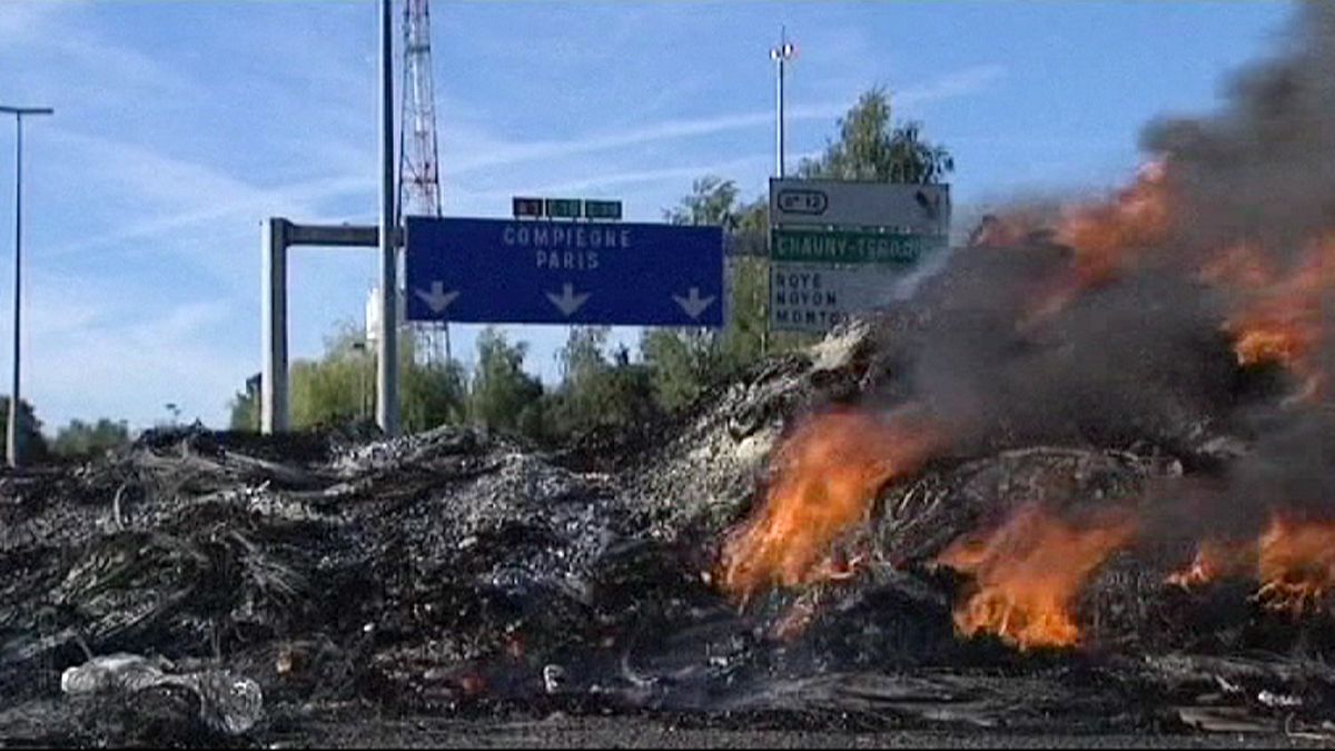 Französische Autobahn A1 weiterhin gesperrt