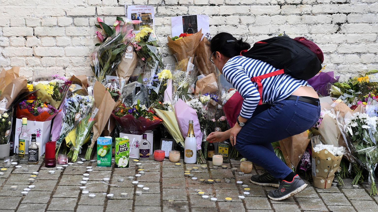 Image: Tribute to stabbing victim in London