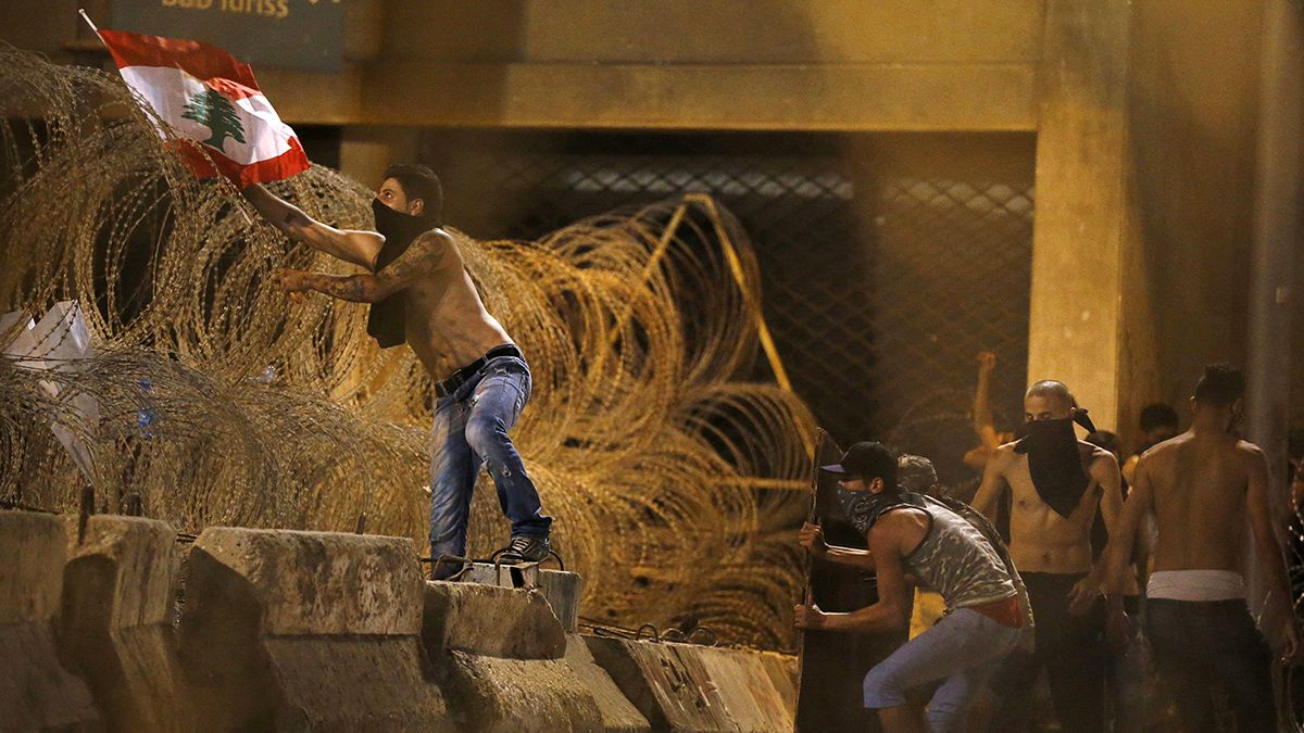 Бейрут: антиправительственная акция завершилась беспорядками