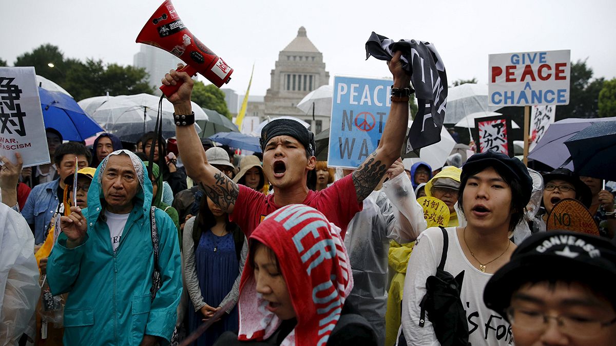 Japan: 120 000 Menschen gegen Änderung der pazifistischen Nachkriegsverfassung