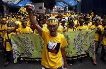 ماليزيا.. عشرات الآلاف يتظاهرون لليوم الثاني على التوالي مطالبين بإستقالة رئيس الوزراء
