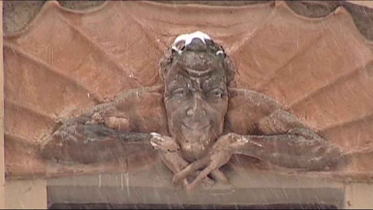 اعتراض به تخریب نقش برجستۀ شیطان در سنت پترزبورگ