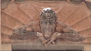 Proteste gegen Zerstörung eines historischen Mephistopheles-Reliefs in St. Petersburg durch orthodoxe Extremisten