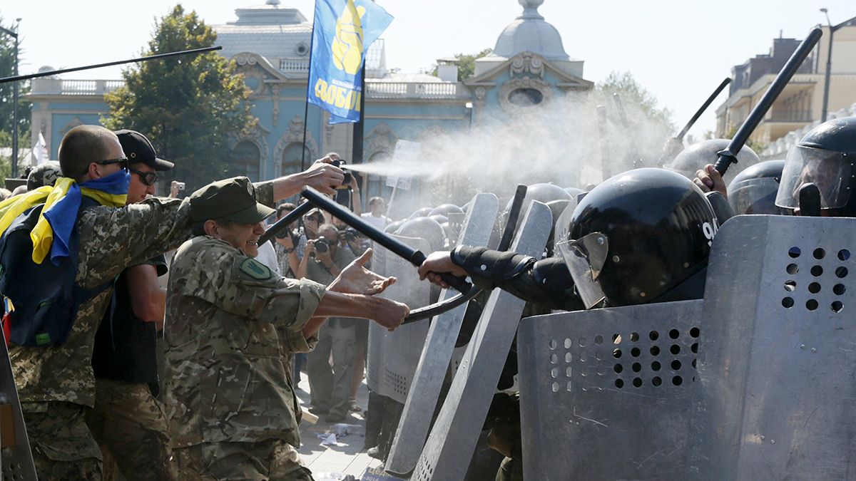 Ukrayna Parlamentosu önünde çatışma