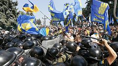 Autonomiegesetz für die Ostukraine: Schwere Ausschreitungen in Kiew