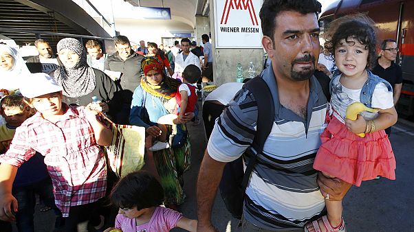 Des trains pris d'assaut par les migrants entre la Hongrie et l'Autriche Des trains pris d'assaut par les migrants entre la Hongrie et l'Autriche