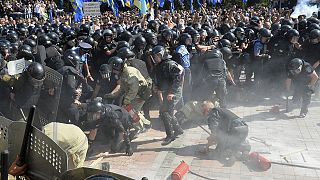 Violence outside Kyiv parliament over separatist autonomy law