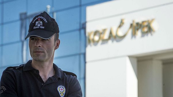 Koza İpek Holding'e polis baskını Koza İpek Holding'e polis baskını