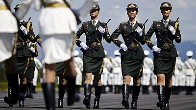 Китаянки готовятся к военному параду
