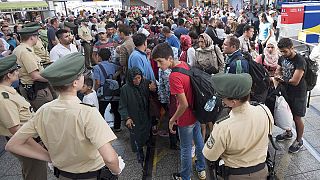 La estación de Munich, saturada: trenes con cientos de refugiados llegan a Alemania desde Hungría