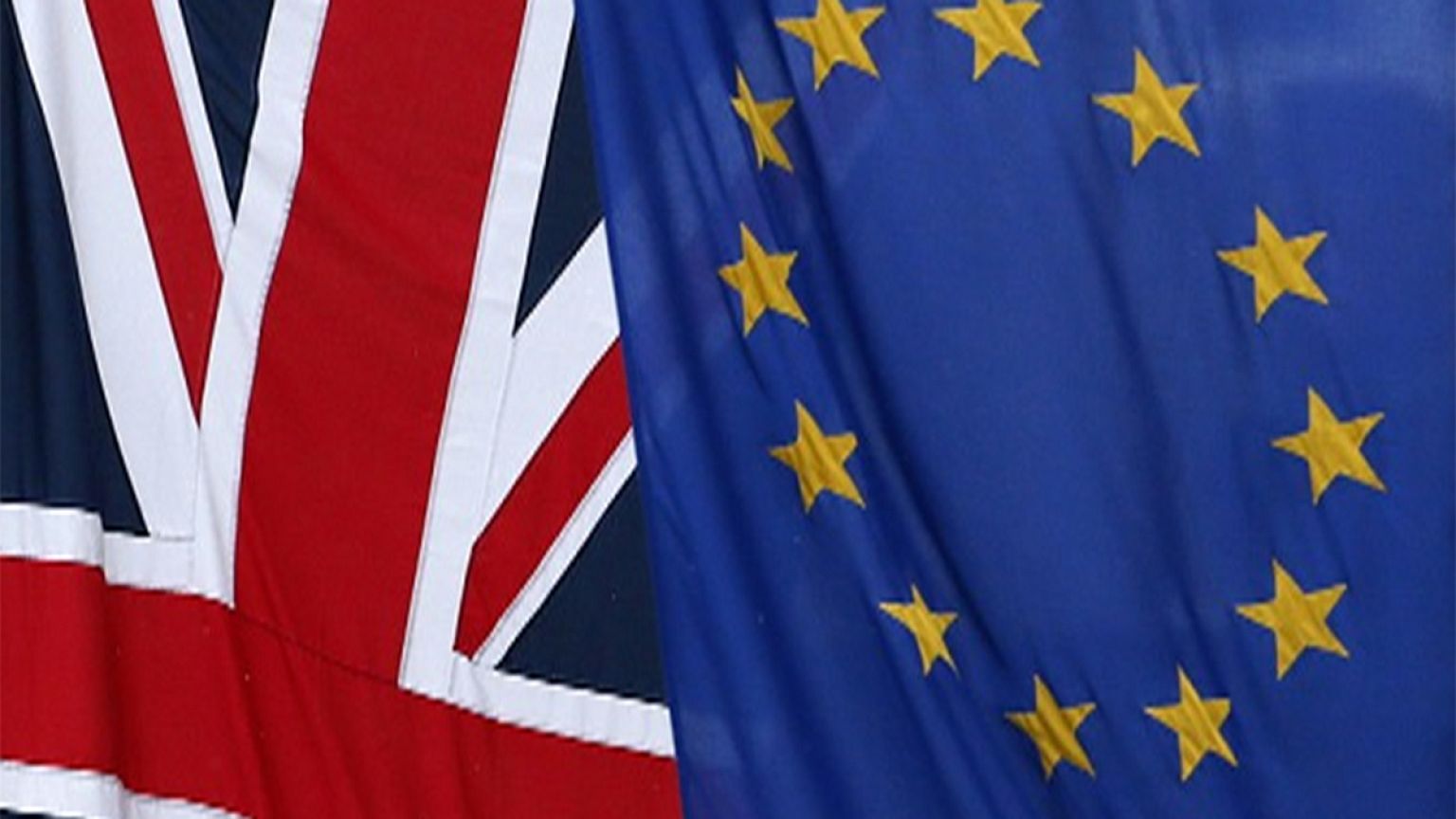 David Cameron agrees to make changes to UK referendum question