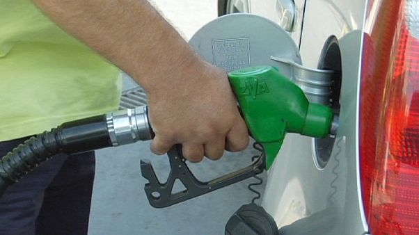 Petrol fiyatlarında 3 günlük artış aylık kayıpları sildi Petrol fiyatlarında 3 günlük artış aylık kayıpları sildi