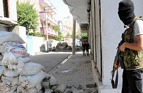 مقتل جندي تركي وفقدان آخر في منطقة متاخمة للحدود السورية
