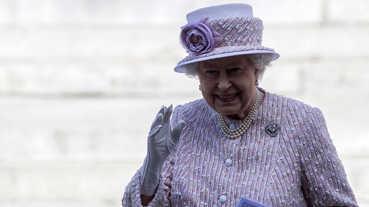İngiltere Kraliçesi 2'nci Elizabeth için özel madeni para
