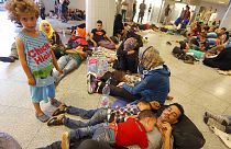 Hungría bloquea el paso a la estación de Budapest a cientos de refugiados