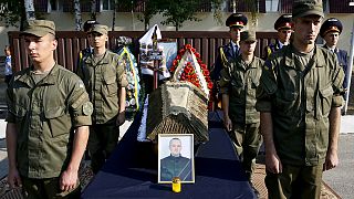 Ukraine : hommage aux policiers tués devant le Parlement à Kiev