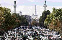 Les agriculteurs français défilent à Paris pour demander l'aide du gouvernement