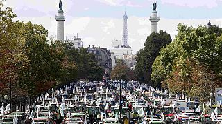 Fransız çiftçiler bin 700 traktörle Paris'i ablukaya aldı