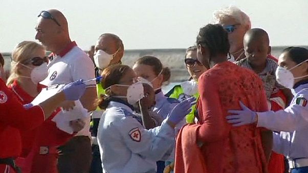 Coste italiane, esodo di migranti senza fine: quasi 3mila soccorsi in due giorni Coste italiane, esodo di migranti senza fine: quasi 3mila soccorsi in due giorni