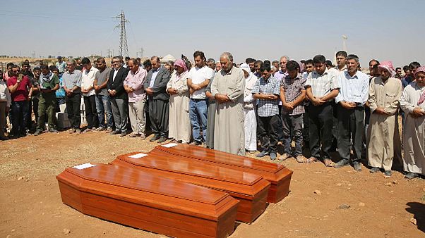 آیلان سه ساله به همراه برادر و مادرش در کوبانی دفن شد آیلان سه ساله به همراه برادر و مادرش در کوبانی دفن شد
