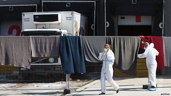Áustria: Refugiados em camião morreram por asfixia ao início da viagem Áustria: Refugiados em camião morreram por asfixia ao início da viagem