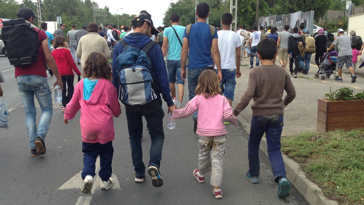Kipróbáltuk, milyen a menekültekkel gyalogolni Ausztria felé