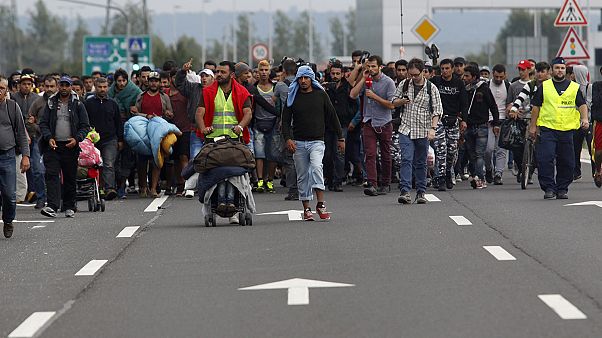 Hungria: Exército pode intervir na crise dos migrantes Hungria: Exército pode intervir na crise dos migrantes