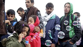 Über 10.000 Flüchtlinge durchqueren Österreich am Wochenende