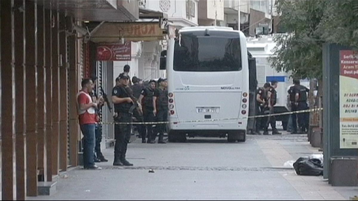 PKK Diyarbakır'da polise roketatarla saldırdı