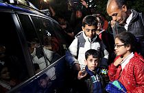 Una cadena solidaria de conductores austriacos ayuda a refugiados sirios a salir de Hungría
