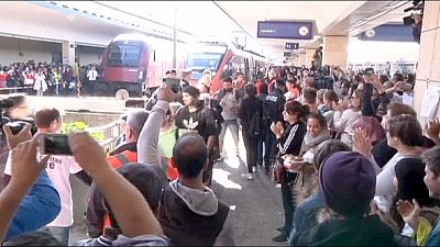 Göçmenler Avusturya'ya giriş yapıyor