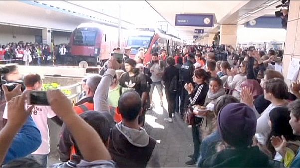 Menekültek érkeznek Ausztriába Menekültek érkeznek Ausztriába