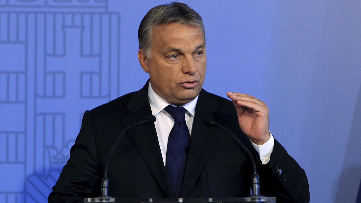 Orbánnal a világ körül, a világ Orbán körül