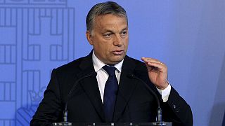 Orbánnal a világ körül, a világ Orbán körül
