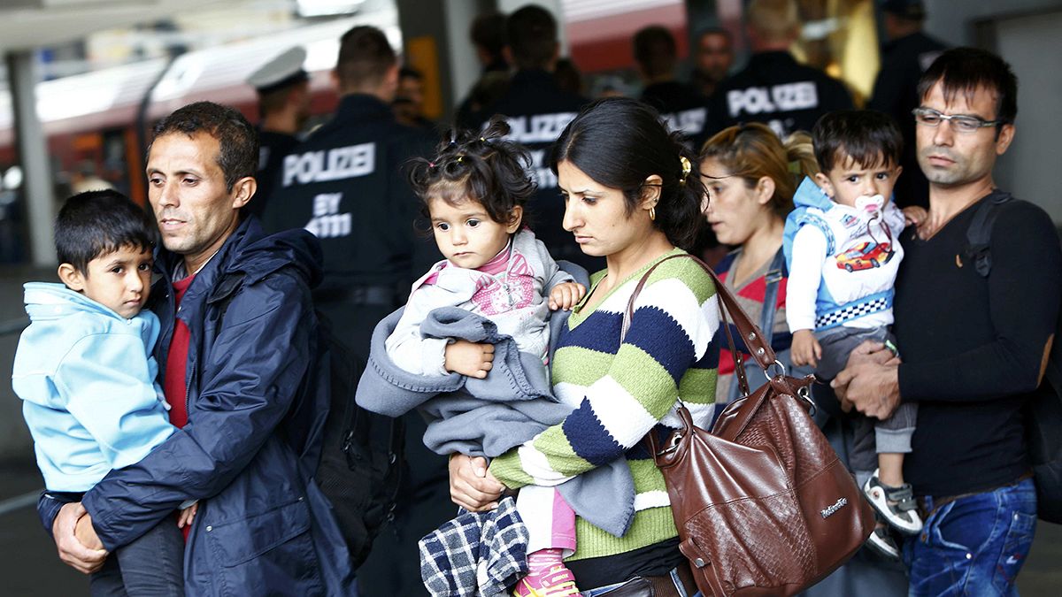 Dez milhares de refugiados esperados na Alemanha esta 2ª feira