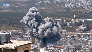 Los rebeldes sirios acusan al Ejército de lanzar bombas de barril contra la población en Ariha