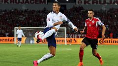 Euro 2016: Vitória cinzenta na Albânia deixa Portugal com um pé em França