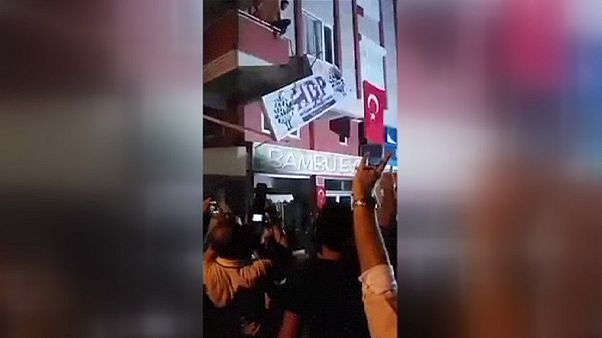 Τουρκία: Επιθέσεις εναντίον γραφείων του φιλοκουρδικού κόμματος Τουρκία: Επιθέσεις εναντίον γραφείων του φιλοκουρδικού κόμματος