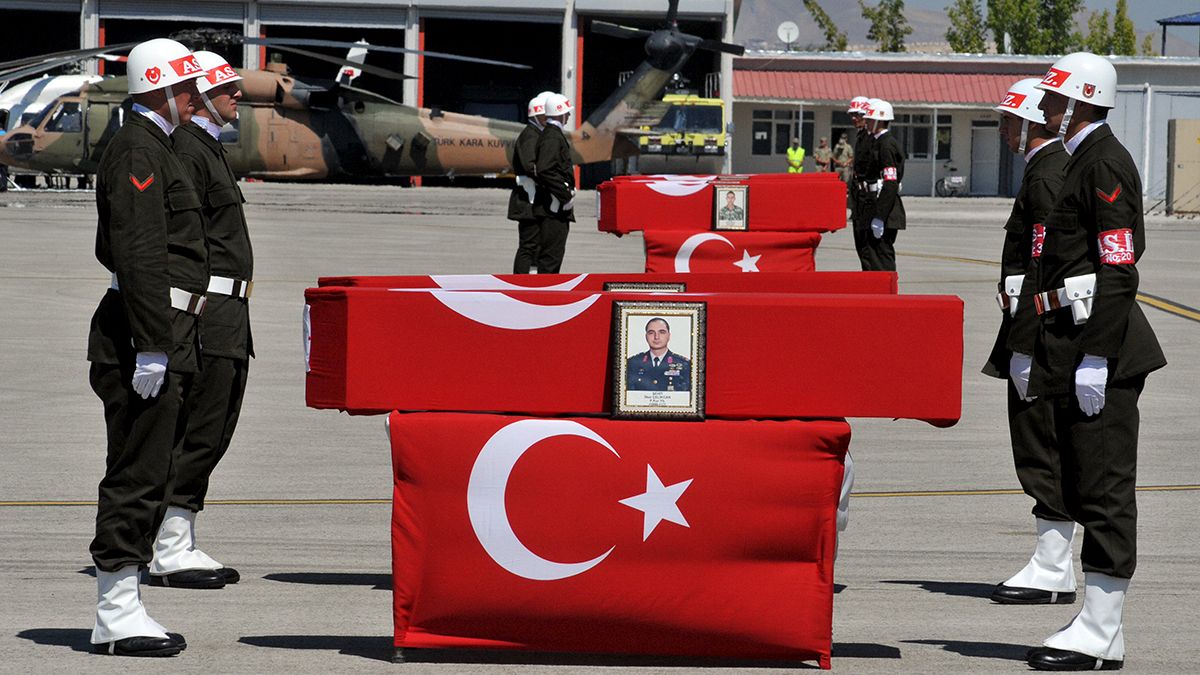ادامه درگیری بین ارتش ترکیه و پ کا کا؛ شانزده سرباز دیگر کشته شدند