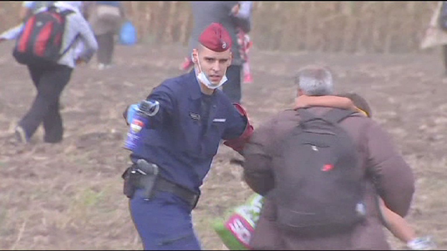 La policía, desbordada en la frontera serbo-húngara