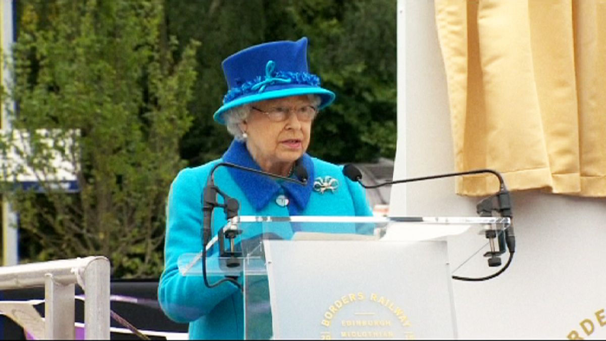 Kraliçe 2. Elizabeth Birleşik Krallık'ın en uzun süre tahtta kalan monarkı oldu