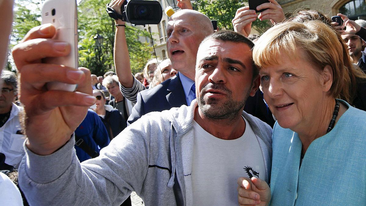 Migrants: Angela Merkel visits Berlin registration centre
