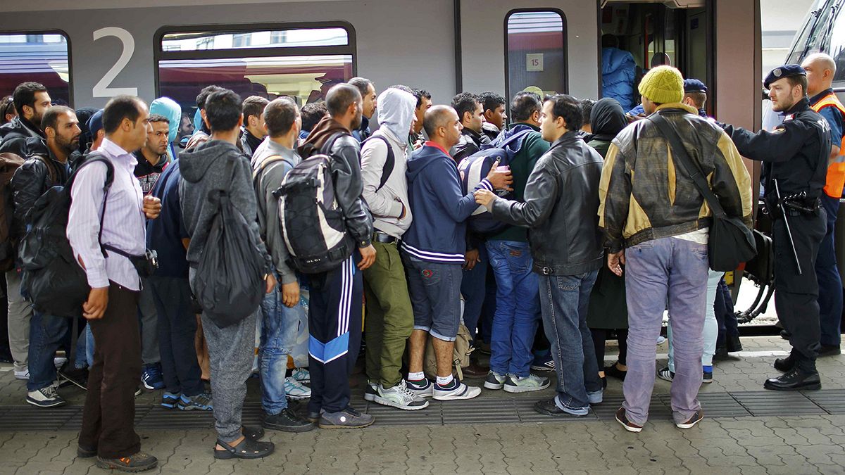 Αυστρία- μετανάστες : Διεκόπησαν τα δρομολόγια τρένων προς Ουγγαρία